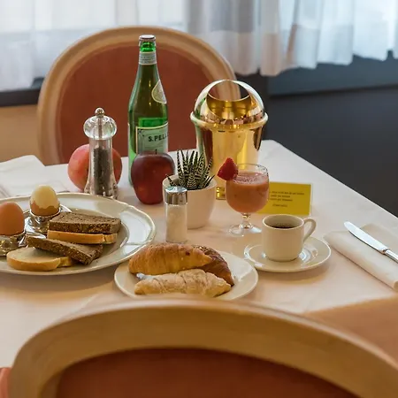 ホテル サンタバーバラ 4*