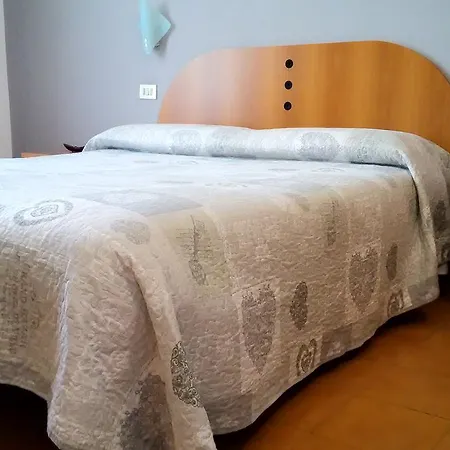 Tirreno Hotell *