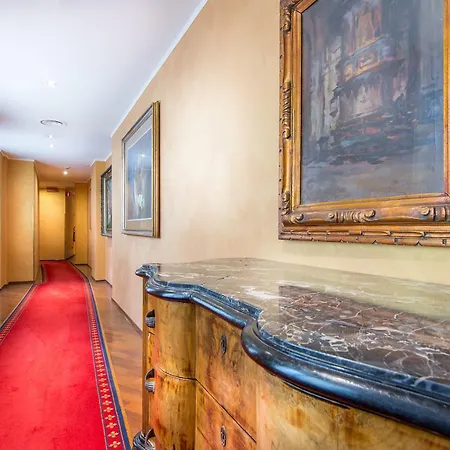 Regina 4* Milán