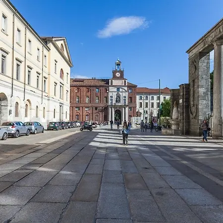 Via Giangiacomo Mora *
