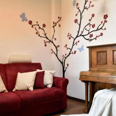 Enchanting Wood Attic Close To Isola District * Milan