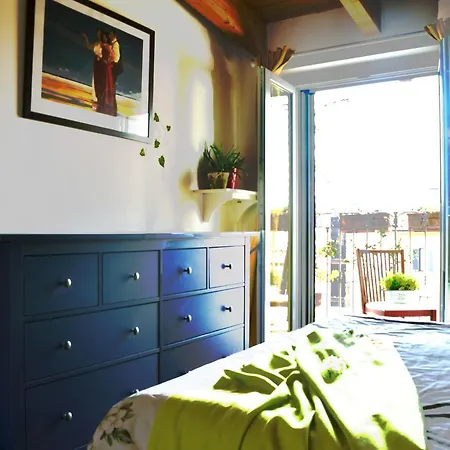 Apartment Enchanting Wood Attic Close To Isola District *