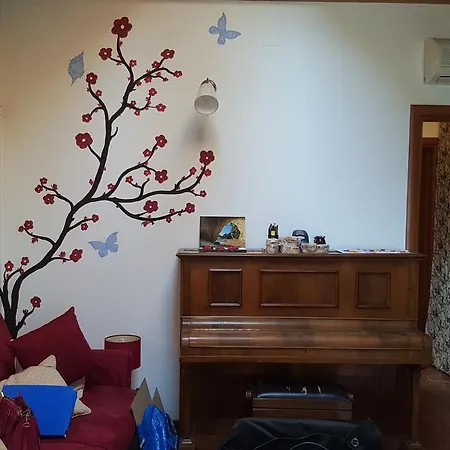 Apartment Enchanting Wood Attic Close To Isola District Milan