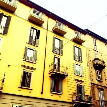 Enchanting Wood Attic Close To Isola District *