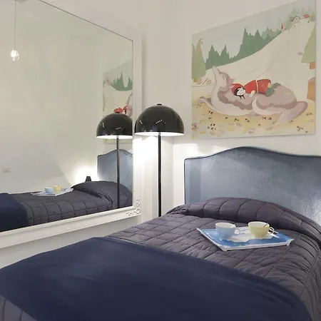 San Babila Halldis Apartment *