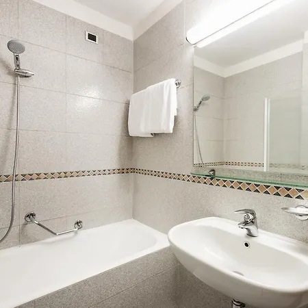Ascot 4* Milán