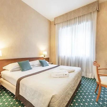 Ascot Hotel 4*