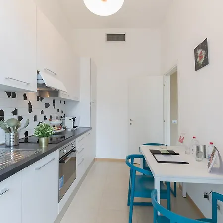Hemeras Boutique Homes - Design Near Duomo Cathedral Apartment