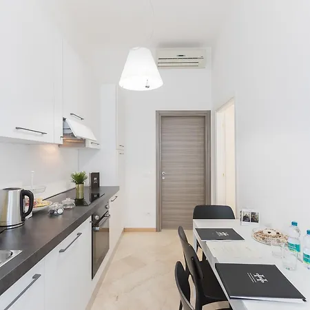 Hemeras Boutique Homes - Design Near Duomo Cathedral