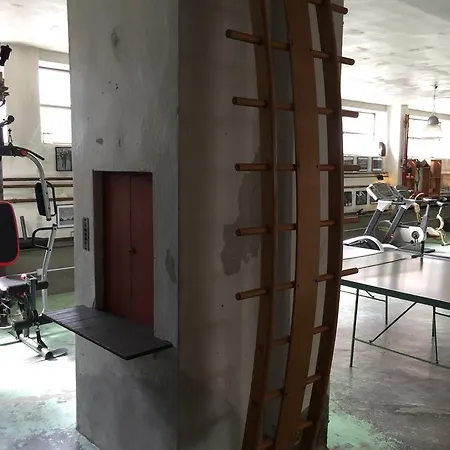 Zuretti 61 3* Milaan