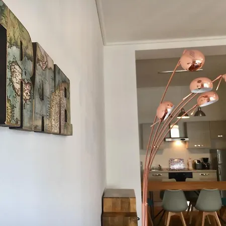 Roomy Duomo & San Babila Apartment Milan