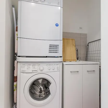 Guesthost - Business Balcony Flat * Milán