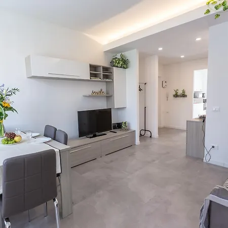 Guesthost - Business Balcony Flat Milán