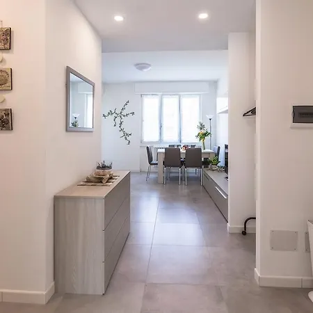 Guesthost - Business Balcony Flat Lejlighed *