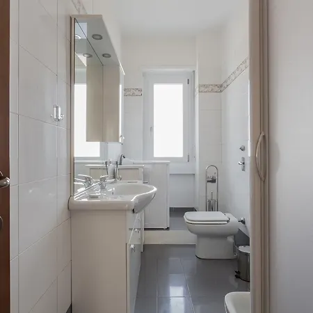 Apartment Cenisio Subway Flat *