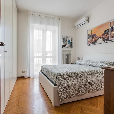 Cenisio Subway Flat Milan