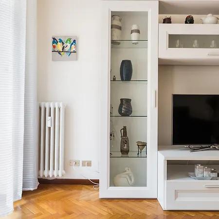 Apartment Cenisio Subway Flat *