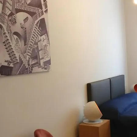 Roomy Duomo & San Babila Apartment Milan