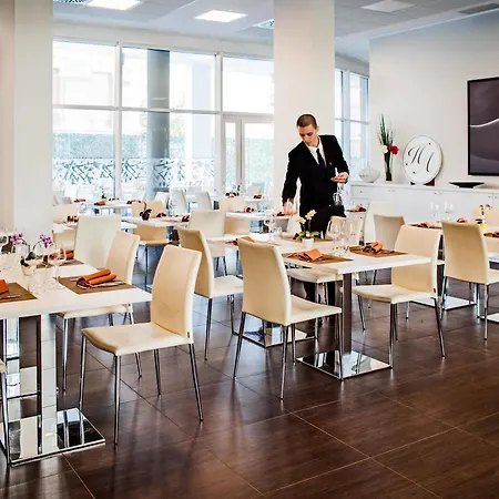 ديجلي أركيمبولدي فندق ميلان