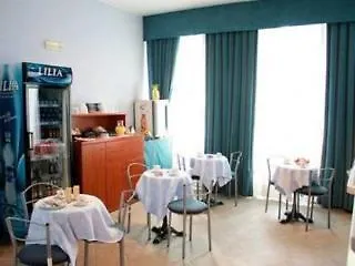 Alessander מלון 2*