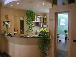 露莎娜酒店 酒店