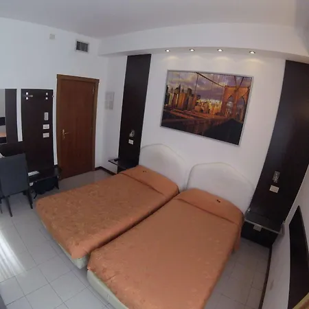 佩鲁吉诺酒店 3*