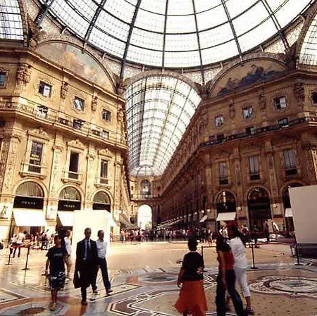 Lloyd 4* Μιλάνο