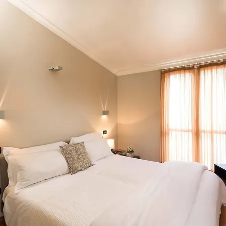 Ξενοδοχείο Townhouse 12 4*