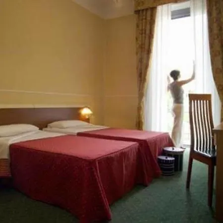 Johnny Hotel 3*