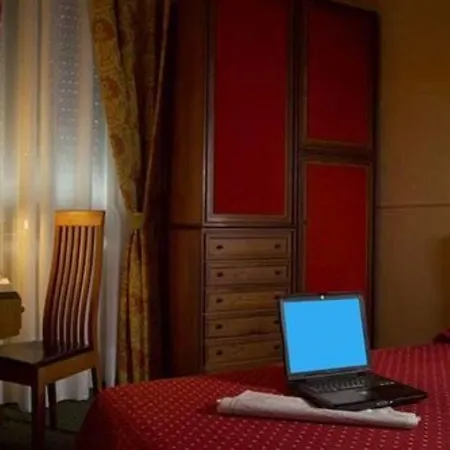 Отель Johnny Милан