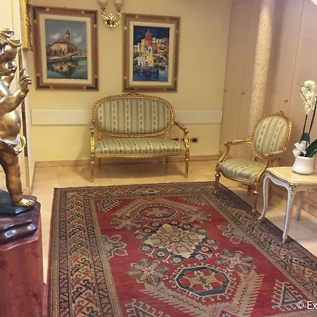 Boutique Dieci 4* Milan