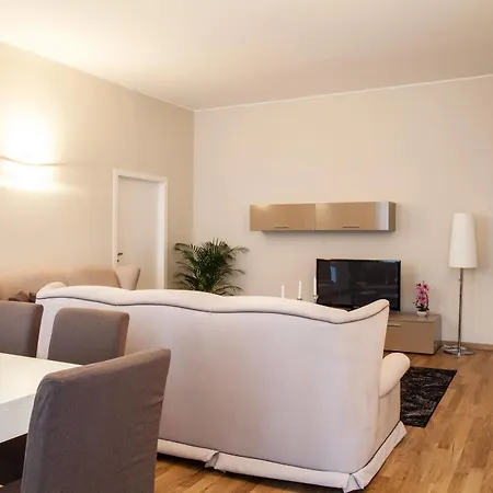 Hotel Royal Suites *