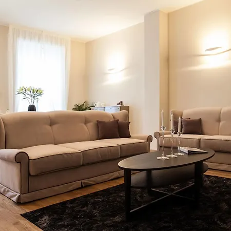 Hotel Royal Suites *