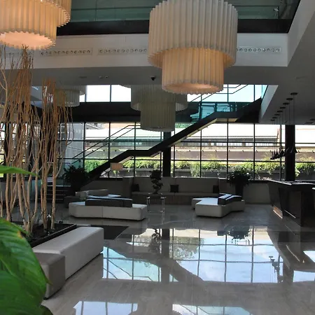 Отель Hilton Garden North 4*