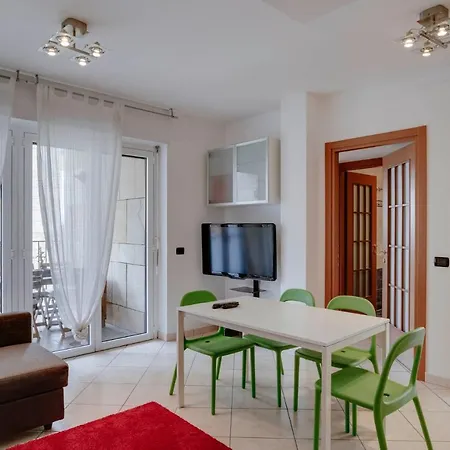 Apartment Elegante Quartiere Bicocca Milan