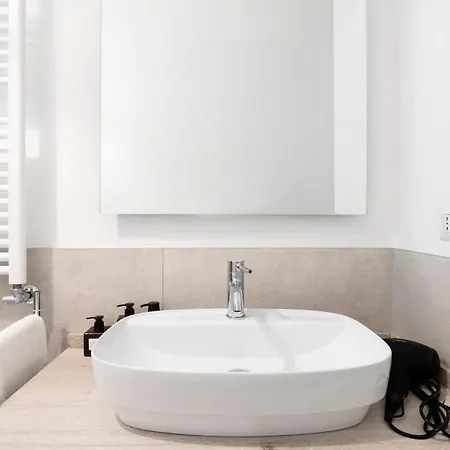 Residenza Cornaggia ميلان