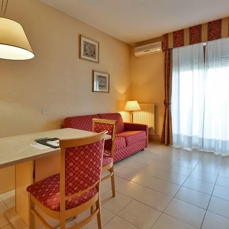 Unaway & Quark Due Hotel apartamentowy 4*