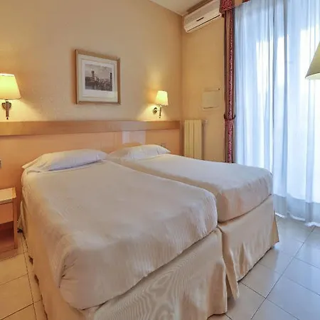 Unaway & Quark Due Milánó