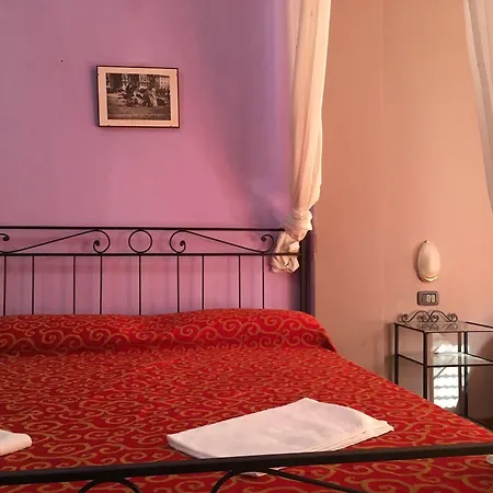 Vintage Hotel *