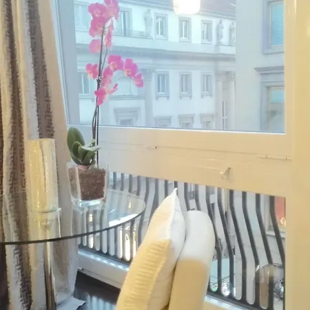 Apartment The Place Duomo Milan