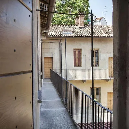 Un Posto A - All'interno Di Cascina Del 700 Milan