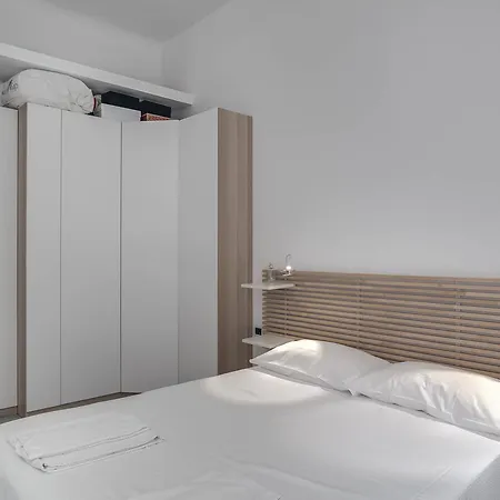 Amazing Modern Close Bocconi University Milaan