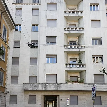 S. Maria Valle Roomy Flat * Milan