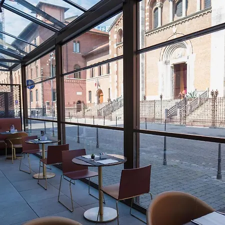 Western Madison Hotel 4*