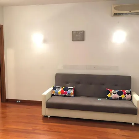 Central Deluxe Apartment *