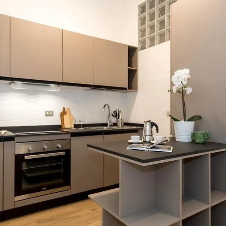 Appartamento Altido Austere Elegance