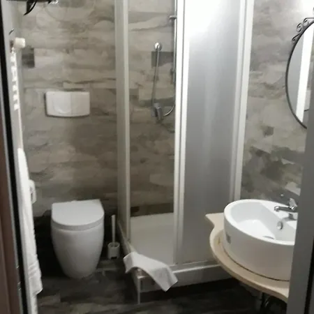 Sira House 2* Milan