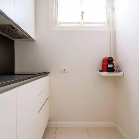 Classy Milanese Near Sforza Castle Διαμέρισμα