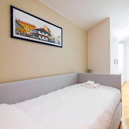 Classy Milanese Near Sforza Castle Διαμέρισμα *