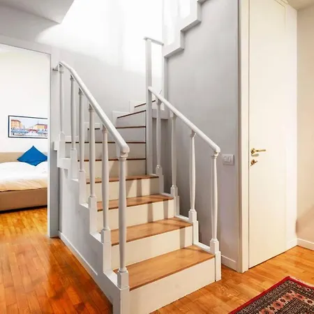 Classy Milanese Near Sforza Castle Μιλάνο
